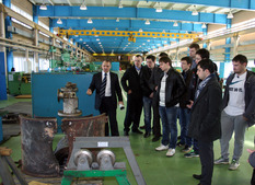 Экскурсия для студентов в производственном цеху Ухтинского филиала